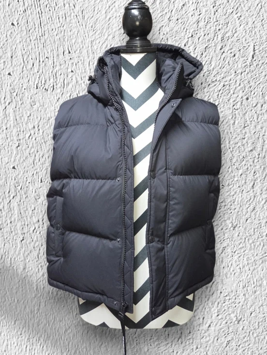 NWT Aritzia The Super Puff Vest CliMATTE - Picture 2 of 9